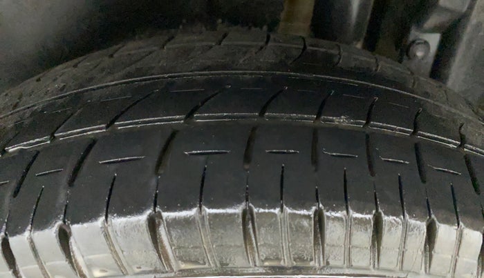 2017 Maruti Swift VXI, Petrol, Manual, 76,039 km, Left Rear Tyre Tread