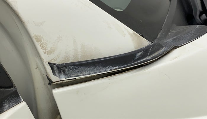 2017 Maruti Swift VXI, Petrol, Manual, 76,039 km, Right A pillar - Trim cover damaged