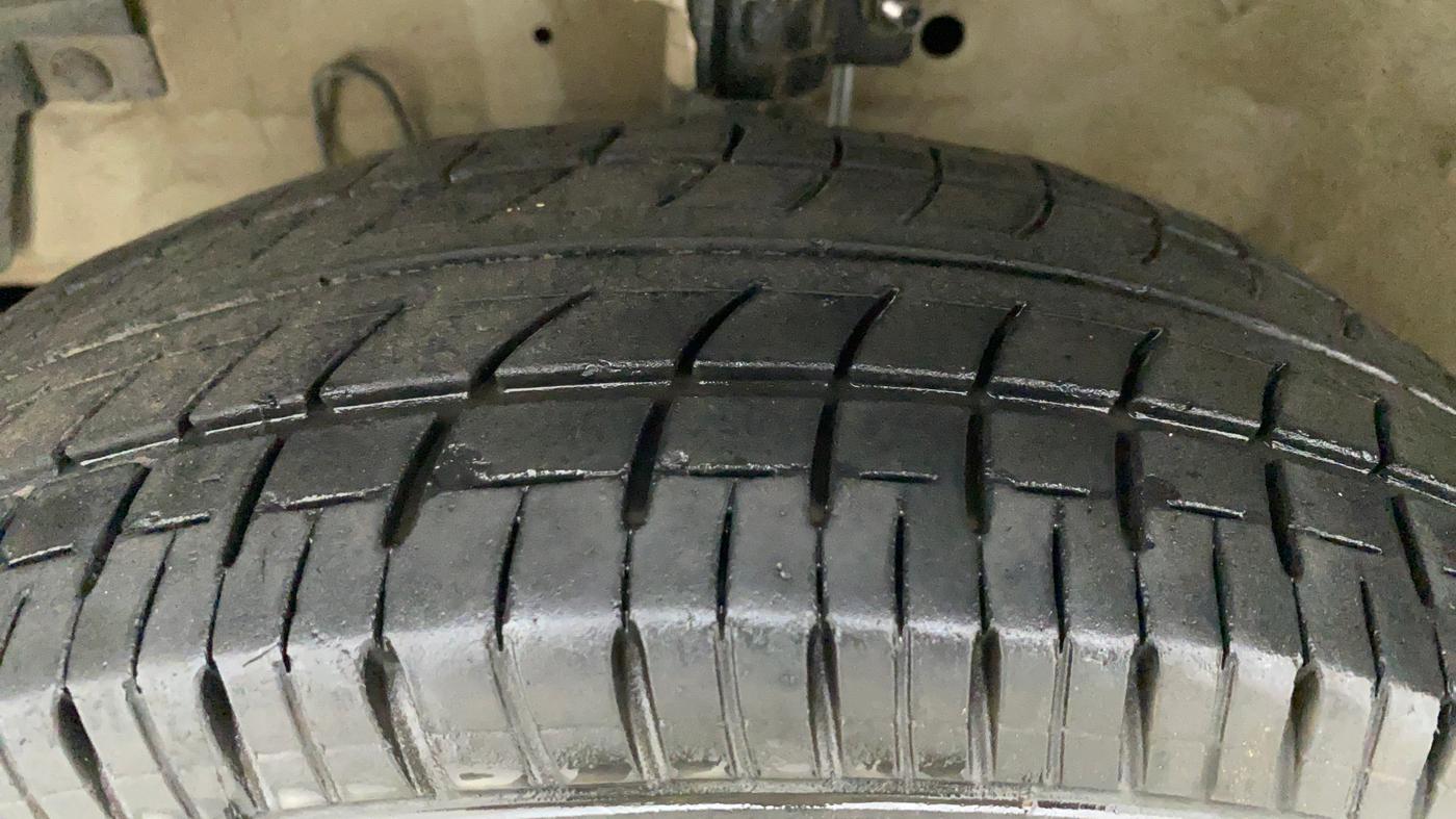 2017 Maruti Swift VXI, Petrol, Manual, 76,039 km, Left Front Tyre Tread