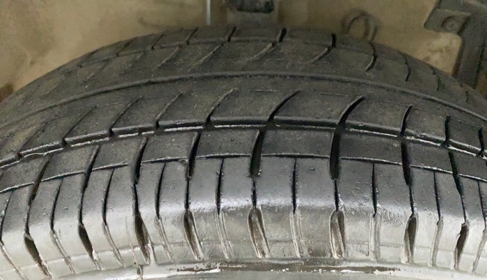 2017 Maruti Swift VXI, Petrol, Manual, 76,039 km, Right Front Tyre Tread