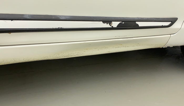 2017 Maruti Swift VXI, Petrol, Manual, 76,039 km, Right running board - Slightly dented