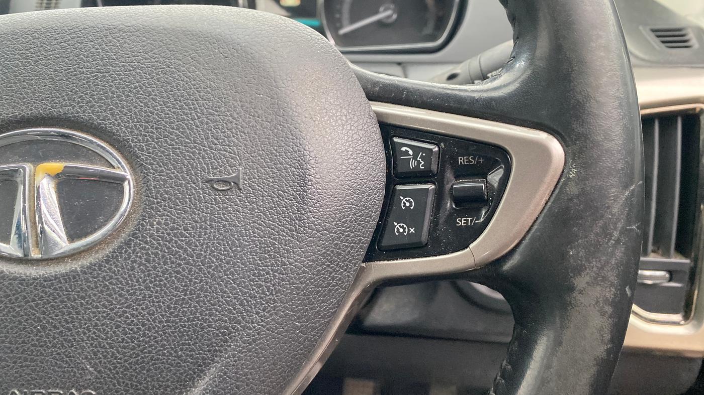 2017 Tata Hexa XT 4X2 7 STR, Diesel, Manual, 1,02,883 km, Adaptive Cruise Control