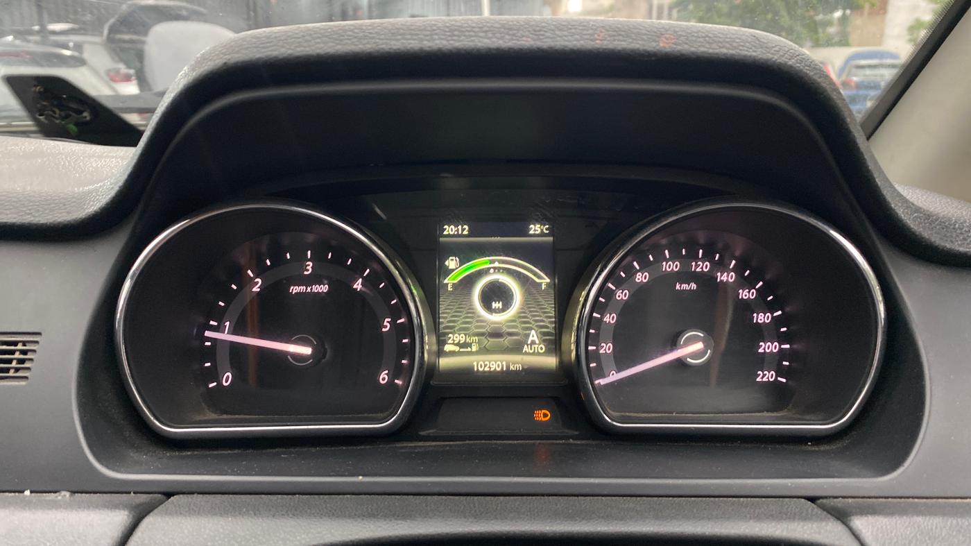 2017 Tata Hexa XT 4X2 7 STR, Diesel, Manual, 1,02,883 km, Odometer Image