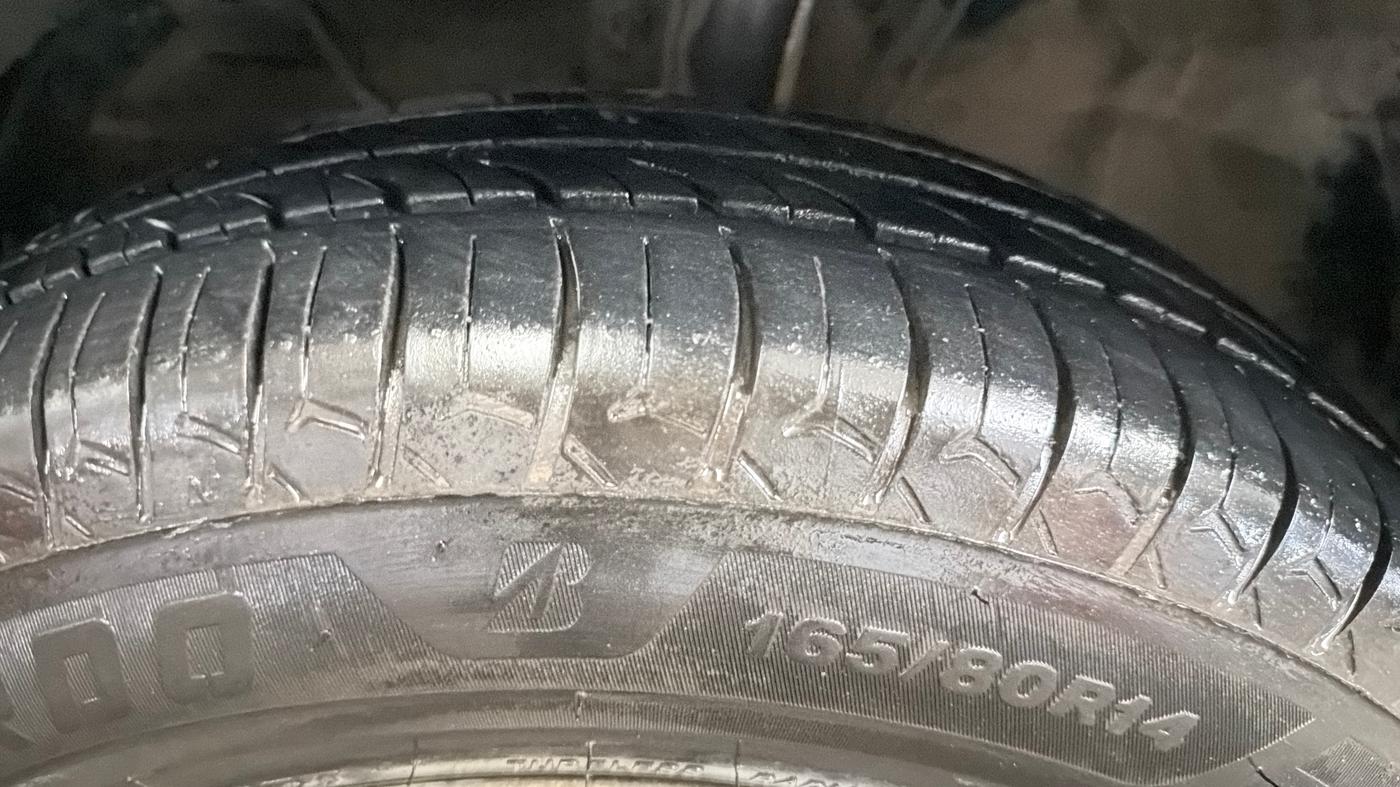 2022 Maruti Swift LXI, Petrol, Manual, 83,774 km, Left Front Tyre Tread
