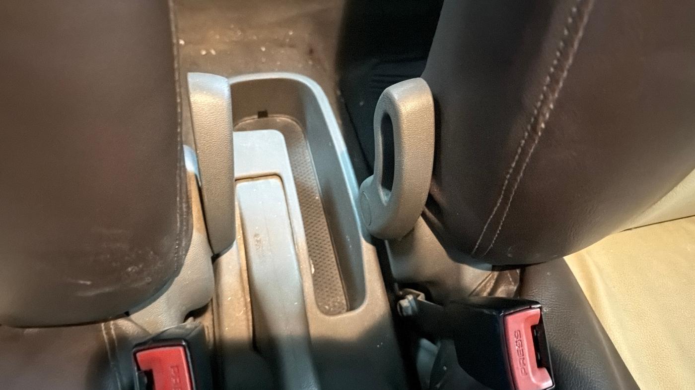 2014 Hyundai i10 SPORTZ 1.1, Petrol, Manual, 48,101 km, Driver Side Adjustment Panel