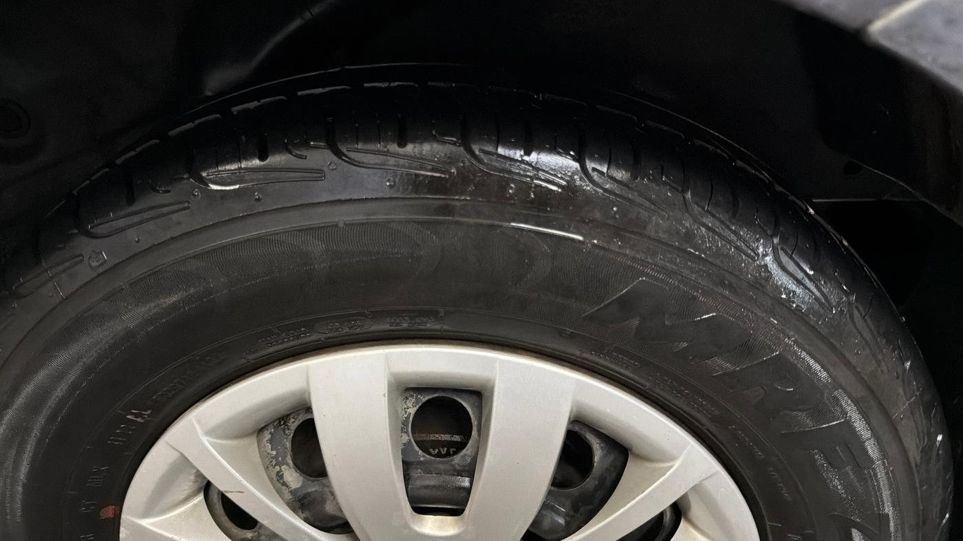 2014 Hyundai i10 SPORTZ 1.1, Petrol, Manual, 48,101 km, Left Rear Tyre Tread
