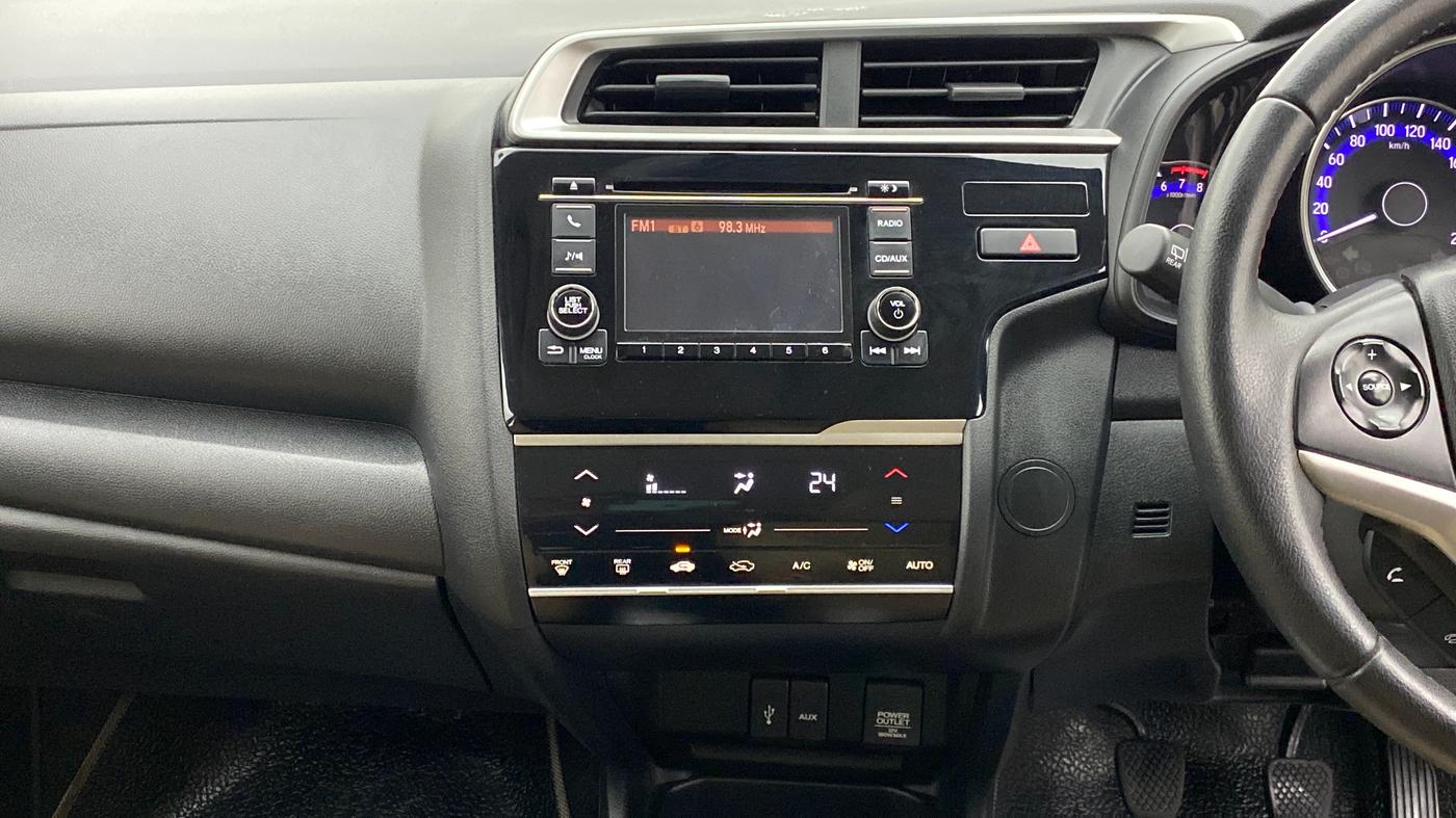 2018 Honda Jazz 1.2 V MT, Petrol, Manual, 22,413 km, Air Conditioner