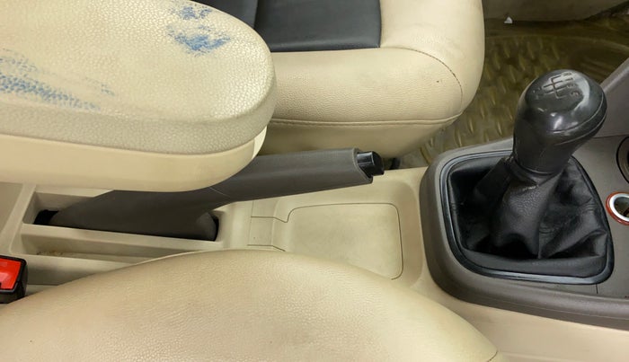 2014 Volkswagen Vento COMFORTLINE MT PETROL, Petrol, Manual, 63,400 km, Gear Lever