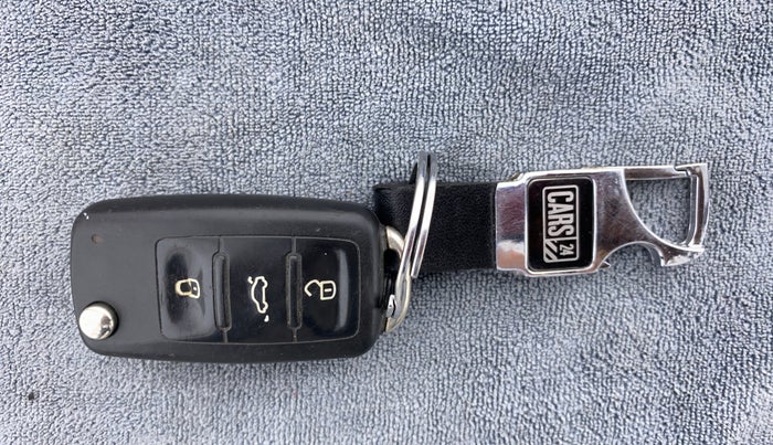 2014 Volkswagen Vento COMFORTLINE MT PETROL, Petrol, Manual, 63,400 km, Key Close Up