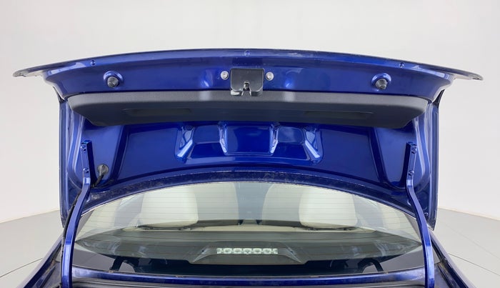 2014 Volkswagen Vento COMFORTLINE MT PETROL, Petrol, Manual, 63,400 km, Boot Door Open