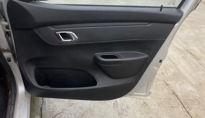 2019 Renault Kwid RXT 1.0 AMT (O), Petrol, Automatic, 59,204 km, Driver Side Door Panels Control
