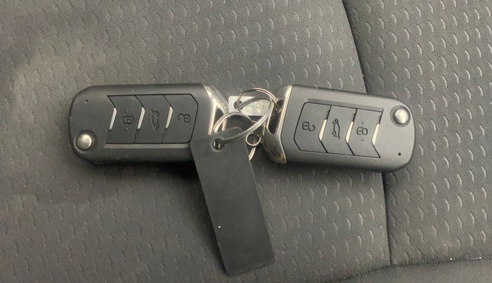 2021 Mahindra XUV300 W6 1.2 PETROL AMT, Petrol, Automatic, 59,831 km, Key Close Up