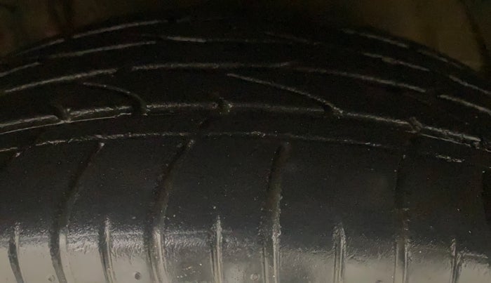 2021 Mahindra XUV300 W6 1.2 PETROL AMT, Petrol, Automatic, 59,831 km, Left Front Tyre Tread