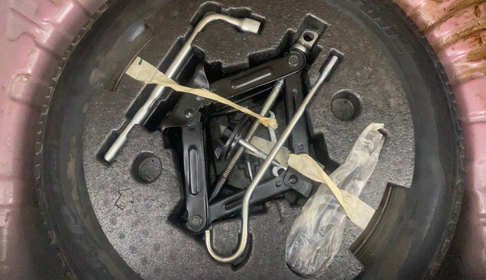 2021 Mahindra XUV300 W6 1.2 PETROL AMT, Petrol, Automatic, 59,831 km, Spare Tyre