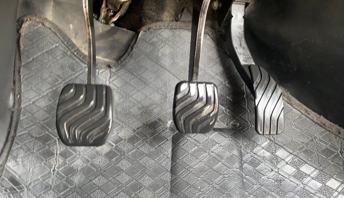 2023 Renault TRIBER RXT, Petrol, Manual, 43,545 km, Pedals