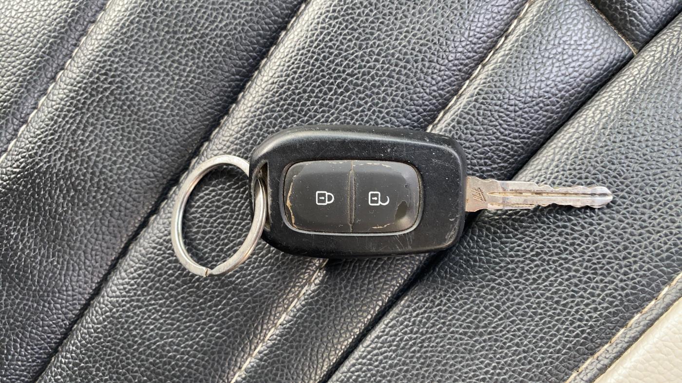 2023 Renault TRIBER RXT, Petrol, Manual, 43,511 km, Key Close Up