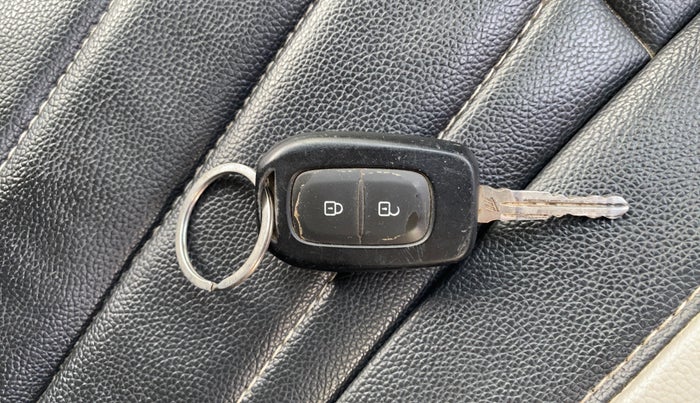 2023 Renault TRIBER RXT, Petrol, Manual, 43,545 km, Key Close Up