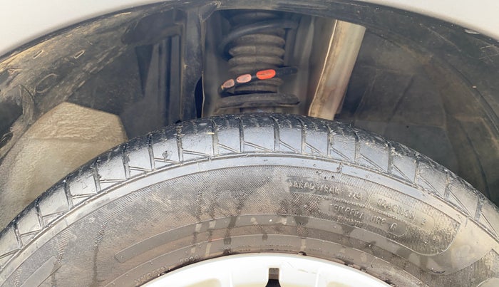 2023 Renault TRIBER RXT, Petrol, Manual, 43,545 km, Right Front Tyre Tread