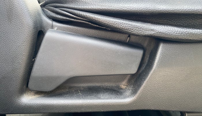 2023 Renault TRIBER RXT, Petrol, Manual, 43,545 km, Driver Side Adjustment Panel