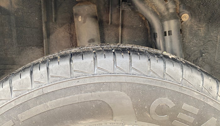 2023 Renault TRIBER RXT, Petrol, Manual, 43,545 km, Right Rear Tyre Tread