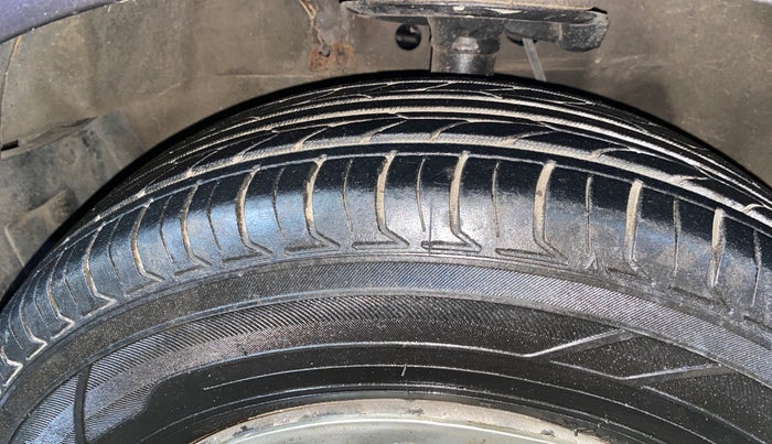 2013 Maruti Ritz VXI, Petrol, Manual, 32,592 km, Left Front Tyre Tread