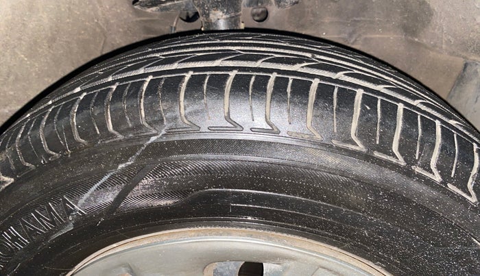 2013 Maruti Ritz VXI, Petrol, Manual, 32,592 km, Right Front Tyre Tread