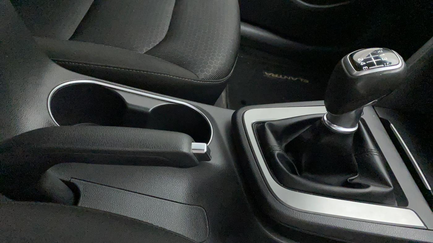 2019 Hyundai New Elantra 1.6 SX MT DIESEL, Diesel, Manual, 21,628 km, Gear Lever