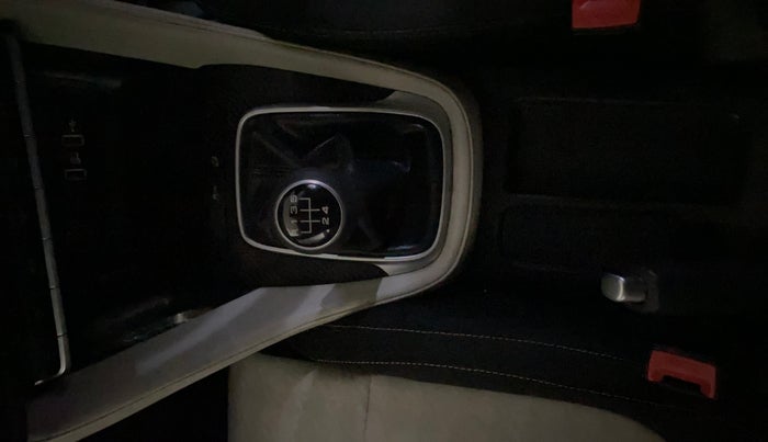 2024 MG ASTOR Sprint 1.5 MT (Ivory), Petrol, Manual, 24,544 km, Gear Lever