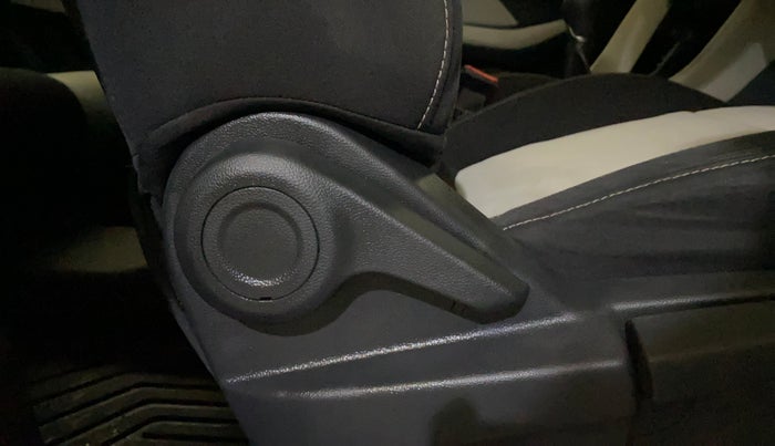 2024 MG ASTOR Sprint 1.5 MT (Ivory), Petrol, Manual, 24,544 km, Driver Side Adjustment Panel