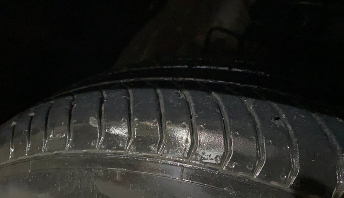 2024 MG ASTOR Sprint 1.5 MT (Ivory), Petrol, Manual, 24,544 km, Right Front Tyre Tread