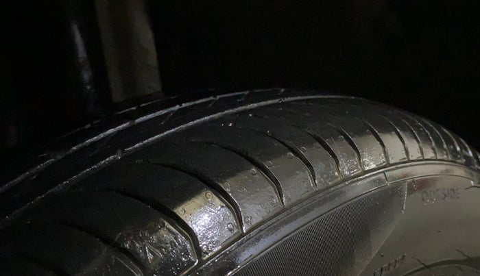 2024 MG ASTOR Sprint 1.5 MT (Ivory), Petrol, Manual, 24,544 km, Right Rear Tyre Tread