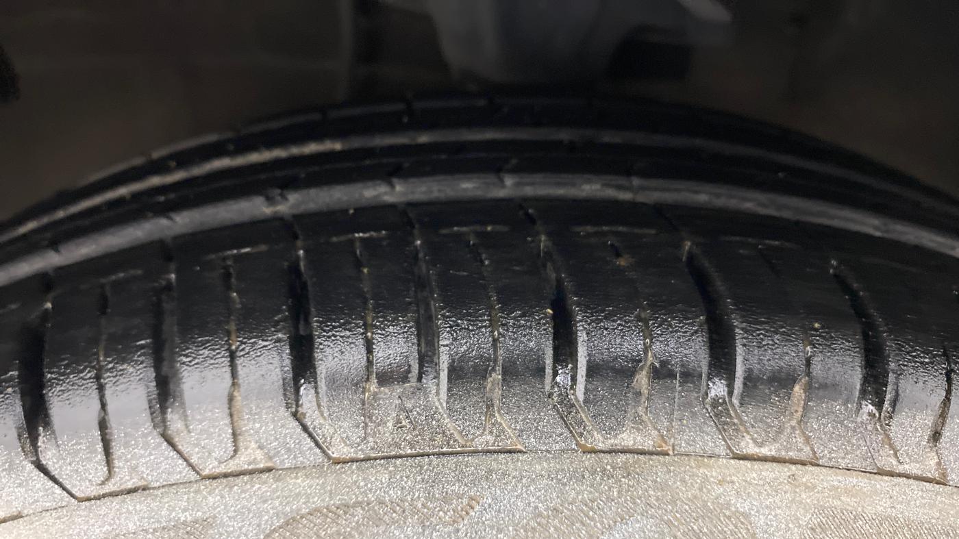 2013 Hyundai i10 MAGNA 1.1, Petrol, Manual, 75,546 km, Left Front Tyre Tread