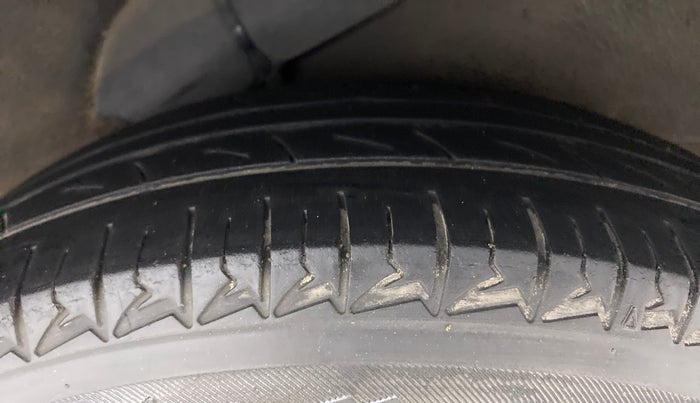 2013 Hyundai i10 MAGNA 1.1, Petrol, Manual, 75,546 km, Left Rear Tyre Tread