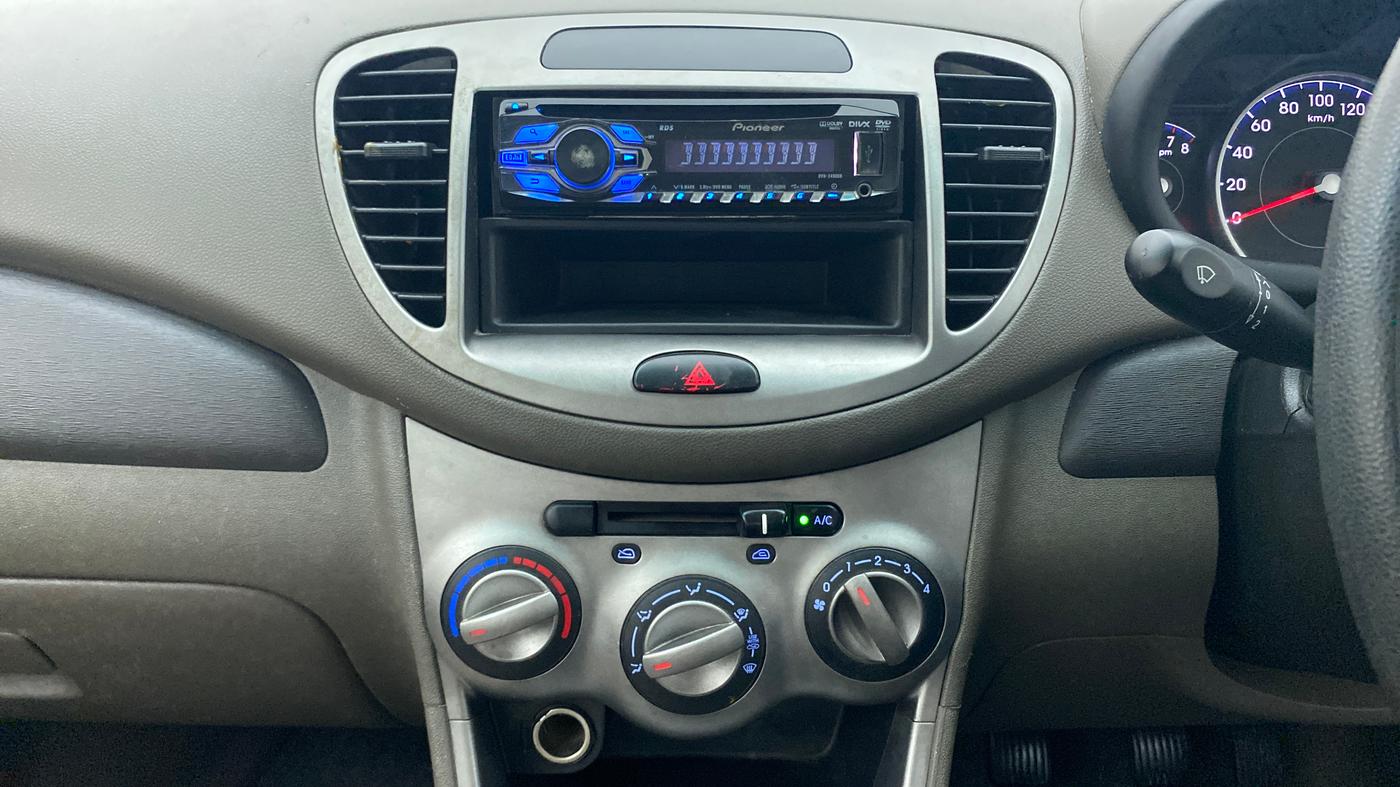 2013 Hyundai i10 MAGNA 1.1, Petrol, Manual, 75,546 km, Air Conditioner
