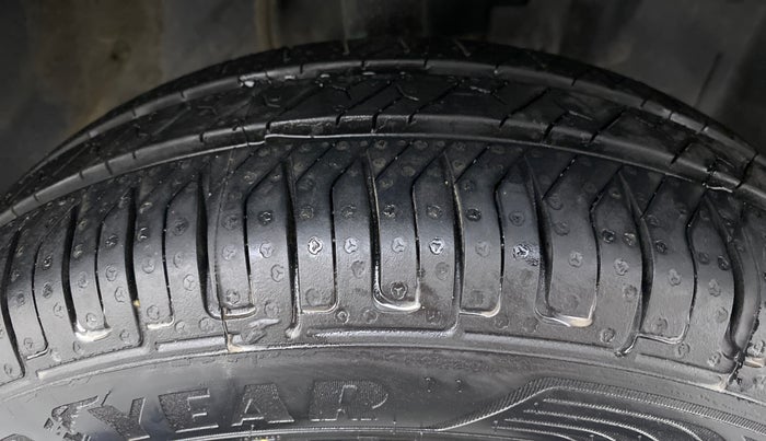 2017 Datsun Go T, Petrol, Manual, 19,471 km, Right Front Tyre Tread