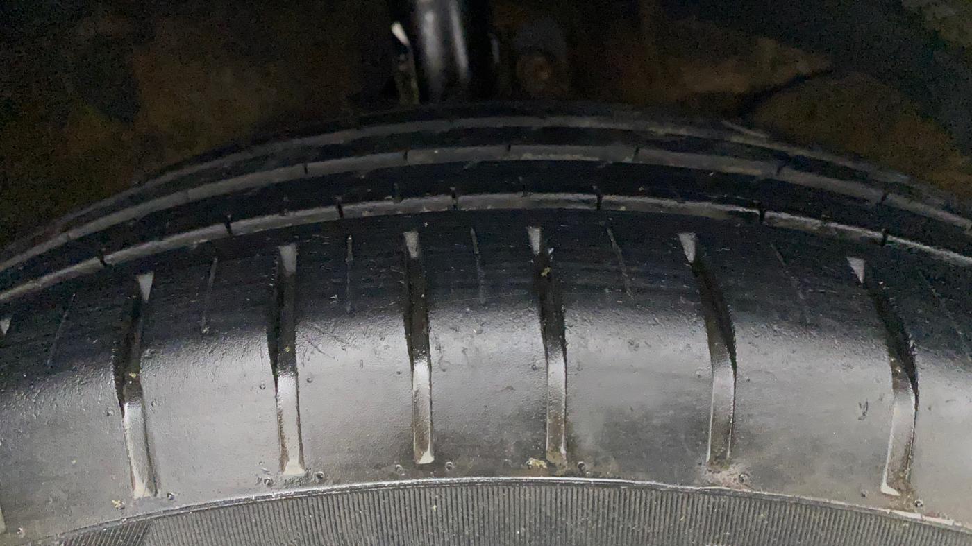 2022 Maruti Swift ZXI PLUS, Petrol, Manual, 38,909 km, Right Front Tyre Tread