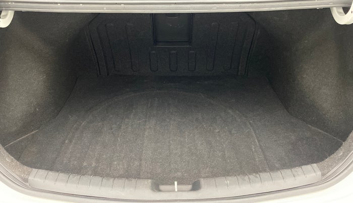 2019 Hyundai New Elantra 2.0 SX AT PETROL, Petrol, Automatic, 24,185 km, Boot Inside