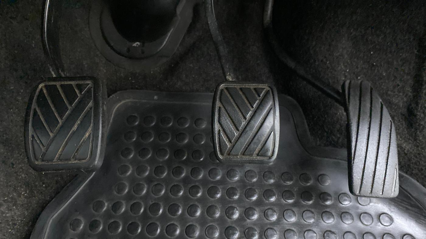 2013 Maruti Wagon R 1.0 VXI, Petrol, Manual, 78,637 km, Pedals
