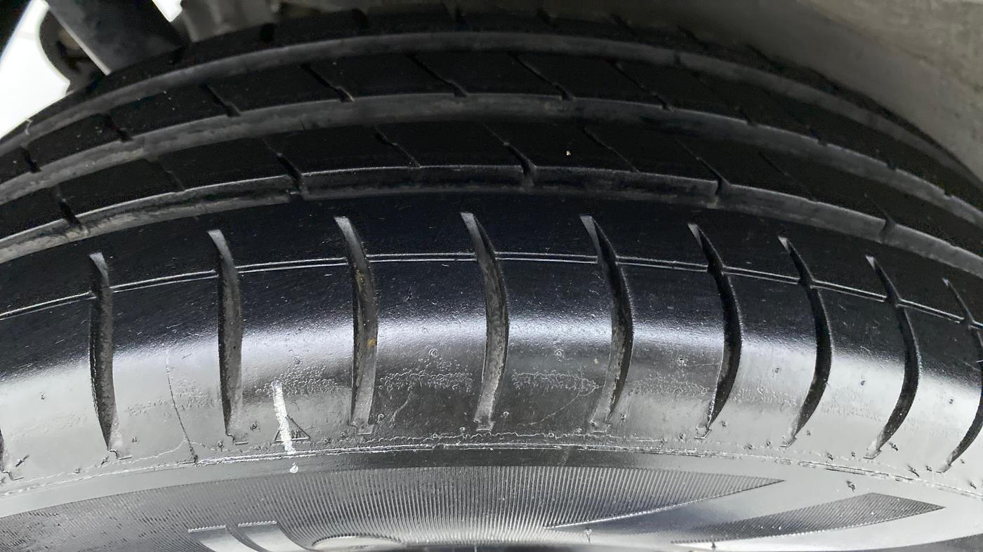 2013 Maruti Wagon R 1.0 VXI, Petrol, Manual, 78,637 km, Right Rear Tyre Tread