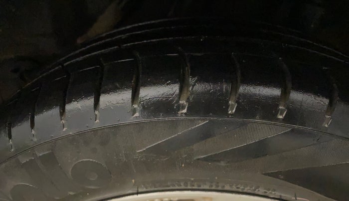 2015 Honda Amaze 1.2L I-VTEC S, Petrol, Manual, 67,359 km, Left Rear Tyre Tread