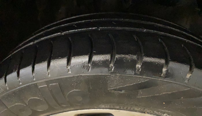 2015 Honda Amaze 1.2L I-VTEC S, Petrol, Manual, 67,359 km, Right Front Tyre Tread