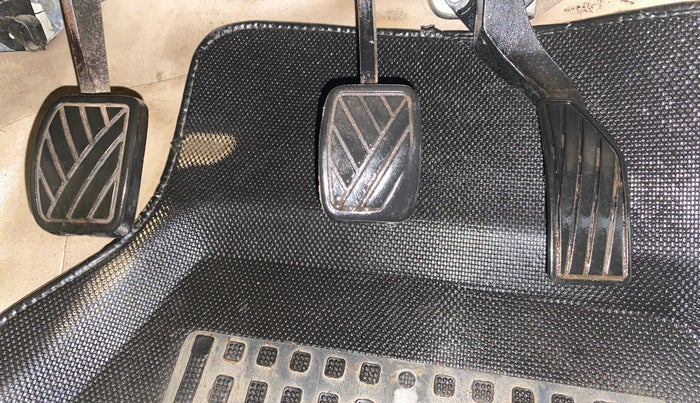 2015 Maruti Swift Dzire VXI, Petrol, Manual, 83,228 km, Pedals