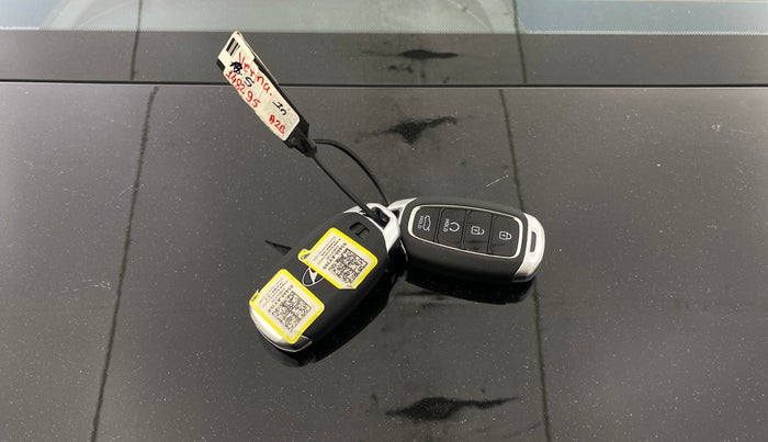 2025 Hyundai Verna SX(O) 1.5 MPI IVT , Petrol, Automatic, 5,455 km, Key Close Up