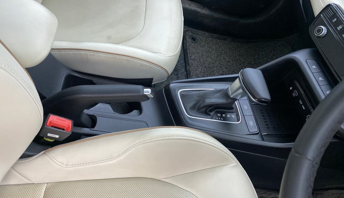 2025 Hyundai Verna SX(O) 1.5 MPI IVT , Petrol, Automatic, 5,455 km, Gear Lever