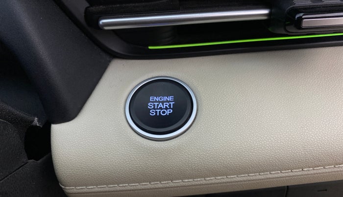 2025 Hyundai Verna SX(O) 1.5 MPI IVT , Petrol, Automatic, 5,455 km, Keyless Start/ Stop Button