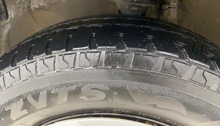 2016 Maruti Alto 800 LXI, Petrol, Manual, 38,781 km, Left Front Tyre Tread