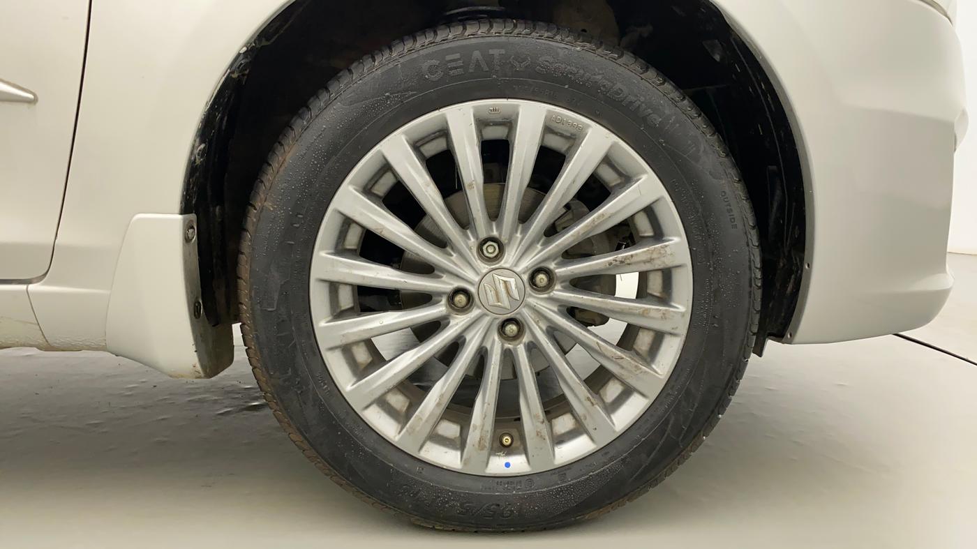 2015 Maruti Ciaz ZXI+, Petrol, Manual, 1,08,958 km, Right Front Wheel