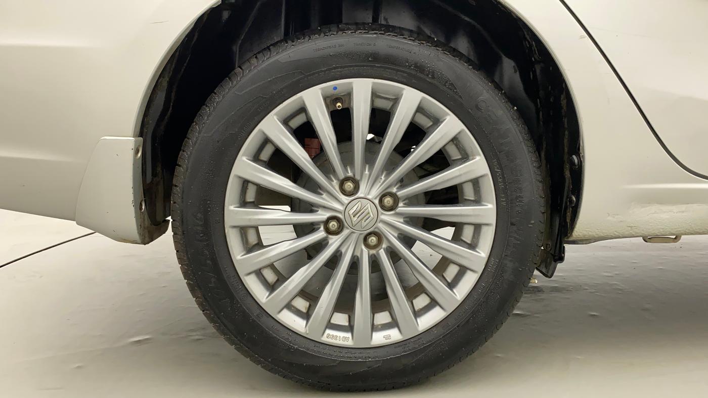 2015 Maruti Ciaz ZXI+, Petrol, Manual, 1,08,958 km, Right Rear Wheel