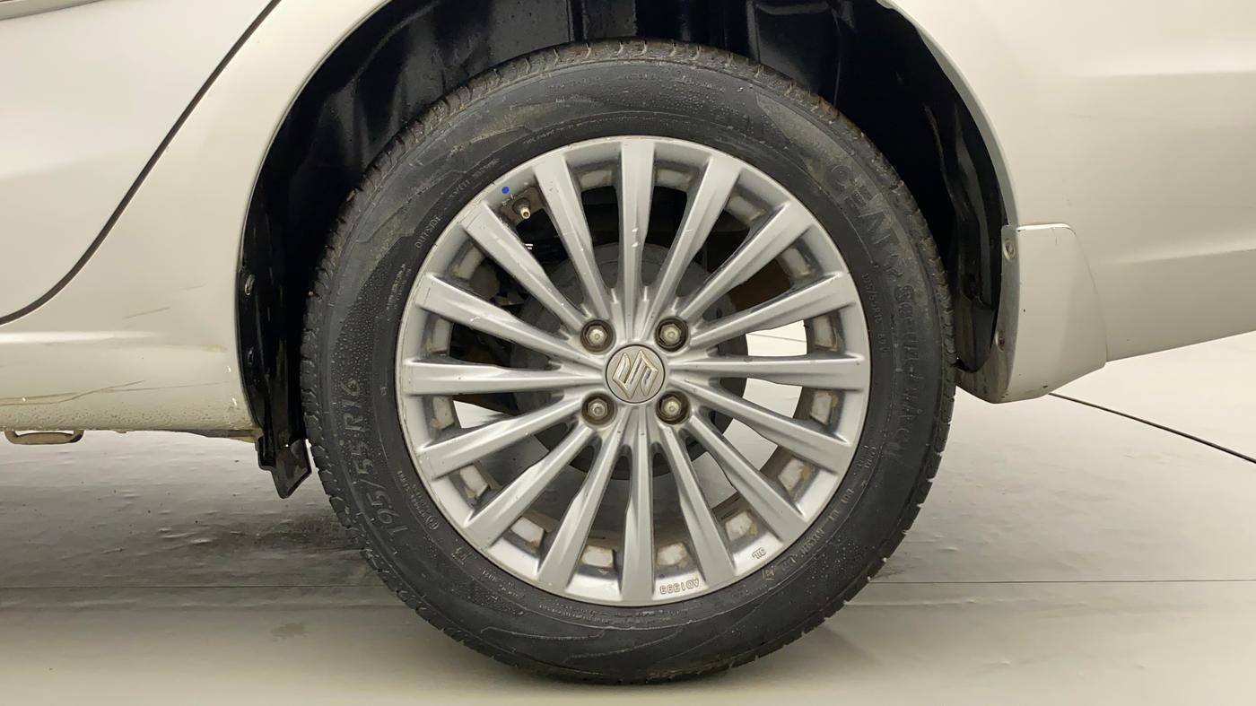 2015 Maruti Ciaz ZXI+, Petrol, Manual, 1,08,958 km, Left Rear Wheel