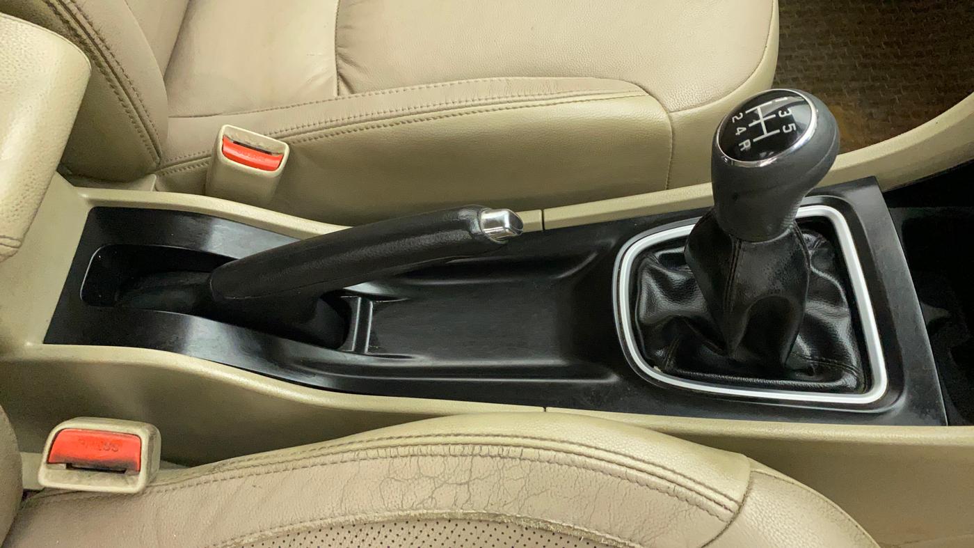 2015 Maruti Ciaz ZXI+, Petrol, Manual, 1,08,958 km, Gear Lever